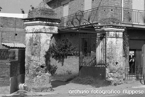 17cancello d'ingresso palazzo Fulci